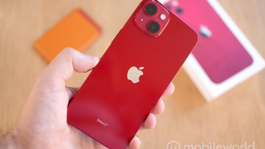 iPhone 13 è rosso con la nuova offerta Amazon! Si sentono vibes di San Valentino