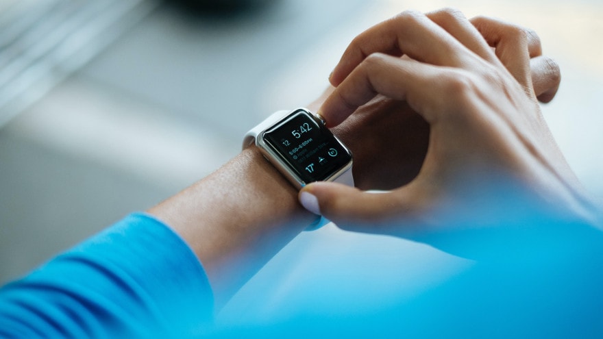 Come aumentare la durata della batteria su smartwatch, sia Apple Watch che Wear OS