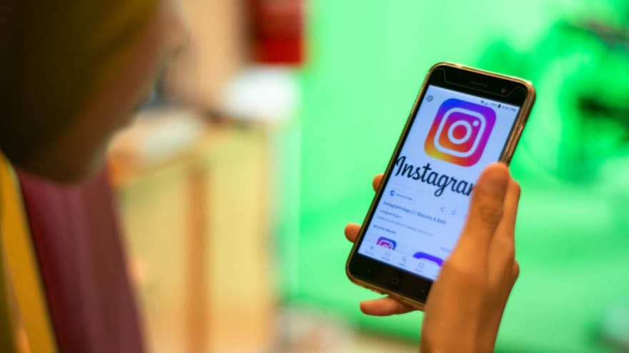 Instagram, un bug costringe gli utenti a rivedere sempre le stesse storie