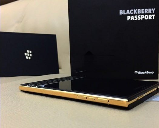 BlackBerry Passport in oro fa la sua comparsa in rete (foto)