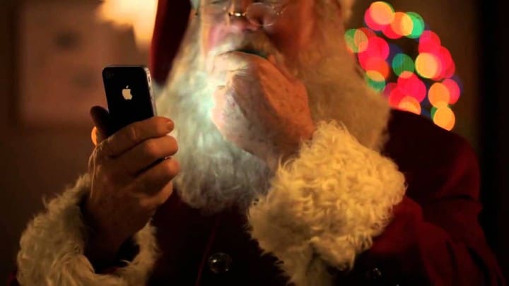 Tanti iPhone sotto l&#039;albero: Apple registra ottime vendite natalizie