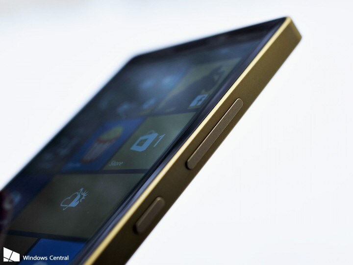 Lumia 930 in oro mostrato in tutto il suo splendore (foto e video)