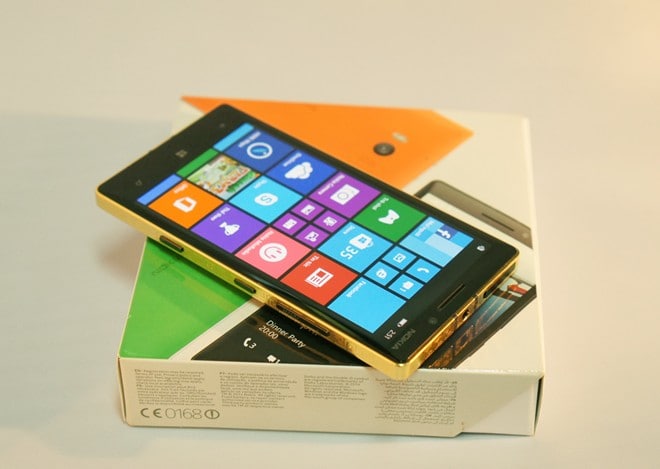 Un&#039;edizione limitata di Lumia 930 in oro 24K in vendita in Vietnam (foto)