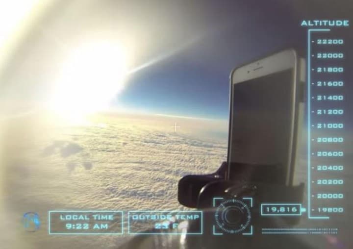 Il drop test definitivo: un iPhone lasciato cadere dallo spazio (video)