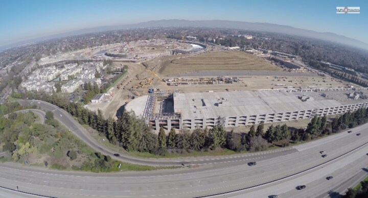 Un drone ci porta sopra il nuovo Apple Campus 2 in costruzione (video)