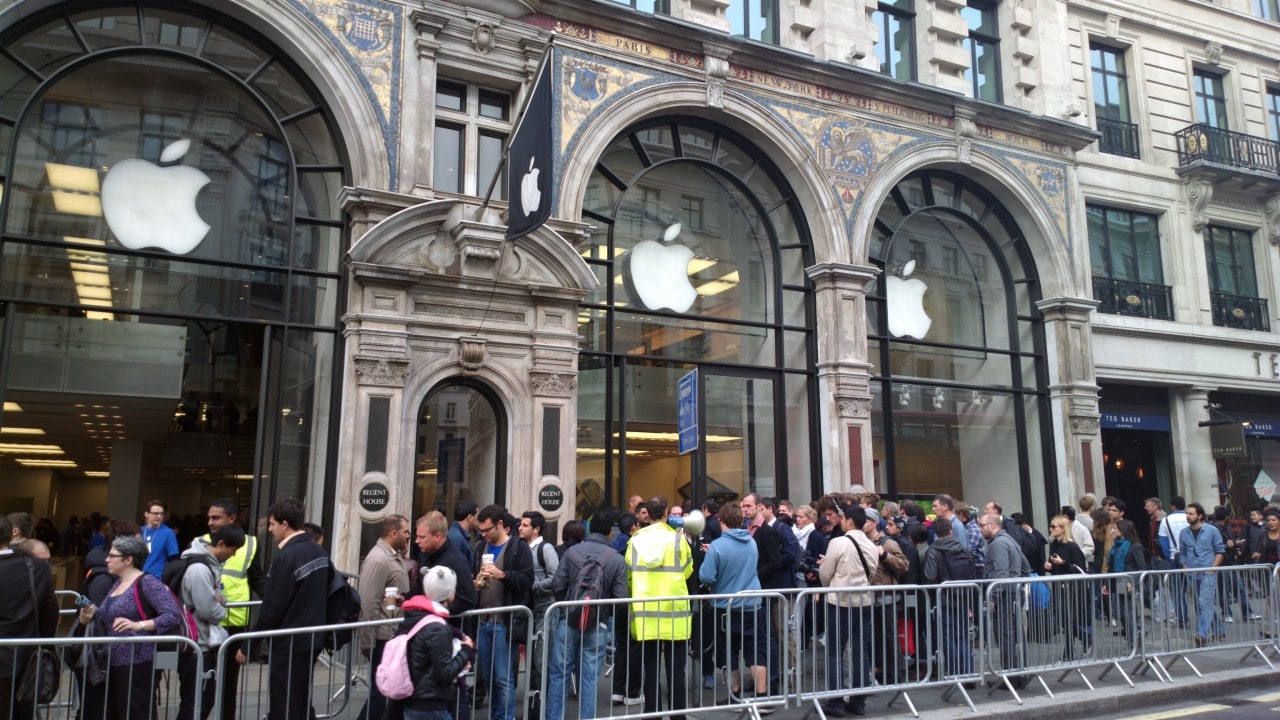 Apple: mai più code davanti gli Apple Store