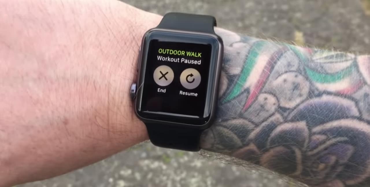 Ad Apple Watch non piacciono i tatuaggi (video)