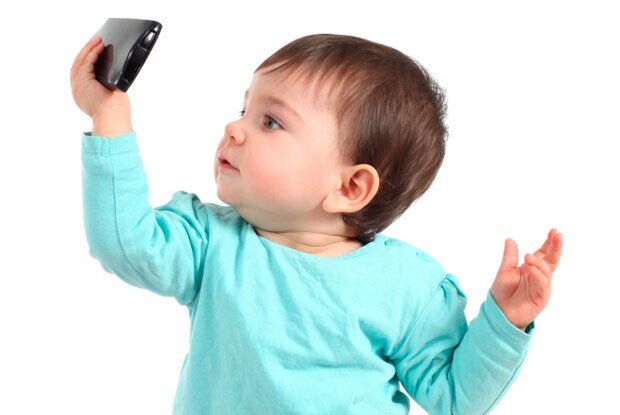 Oltre un terzo dei bambini sotto 1 anno ha già usato uno smartphone