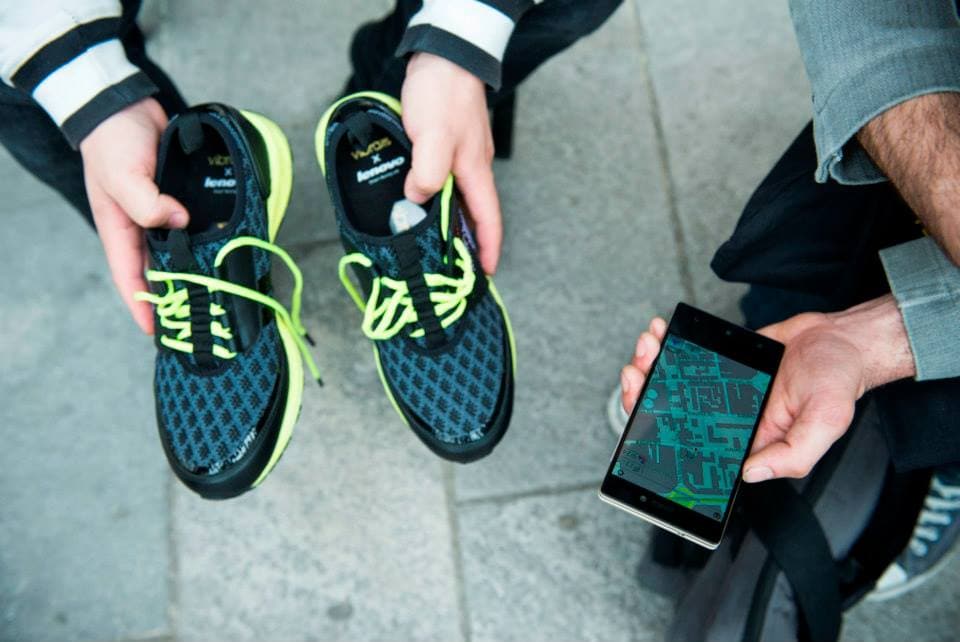 Le scarpe smart di Lenovo vi faranno sorridere i piedi (video)