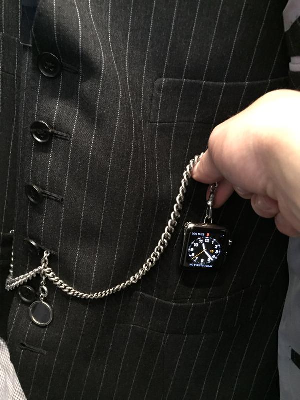 Quanta classe nell&#039;Apple Watch da taschino di Tom Ford!