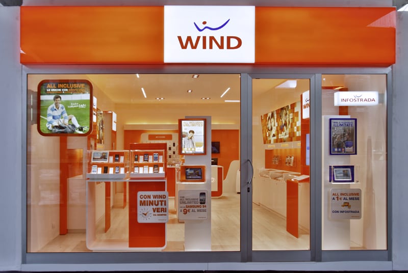 Wind spara alto: ai vecchi clienti 1000 minuti, 1000 SMS e 3 GB a 9€/mese, con raddoppio ricarica per un anno