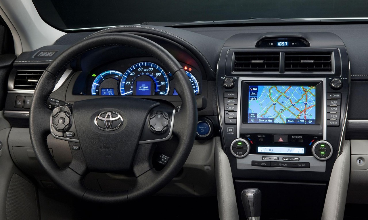 Toyota punta a costruire auto a guida autonoma entro il 2020 (video)