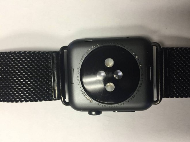 I possessori di Apple Watch Sport si lamentano del logo rovinato