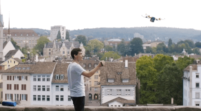 Odiate i selfie stick? Aspettate di vedere il selfie drone (video)