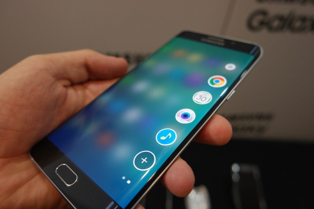 Samsung Galaxy S6 edge+ cercherà di attrarvi con le sue sensuali curve (video)