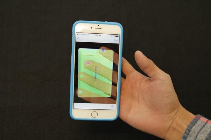 La cover HandyCase promette controlli touch posteriori su iPhone