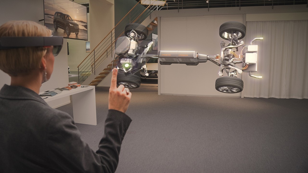 Grazie a Volvo ed HoloLens potrete smontare un&#039;auto prima di acquistarla (video)