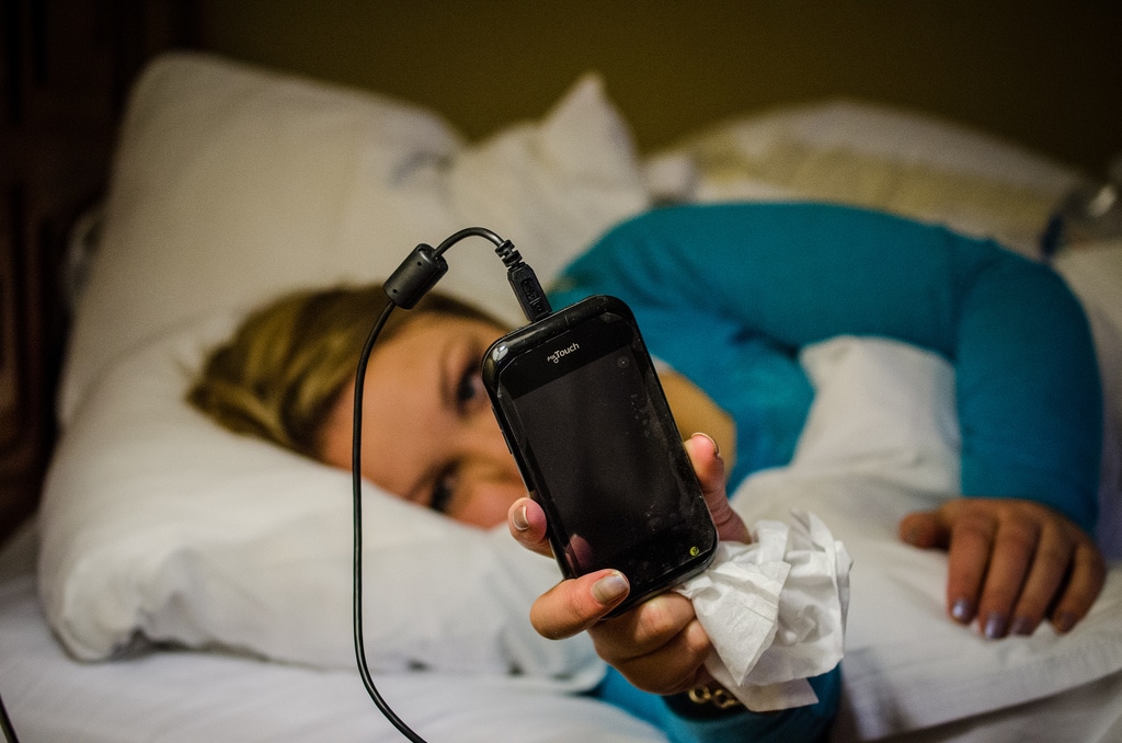 Uno studio conferma che gli smartphone fanno male al sonno (e Kondik vanta LiveDisplay)