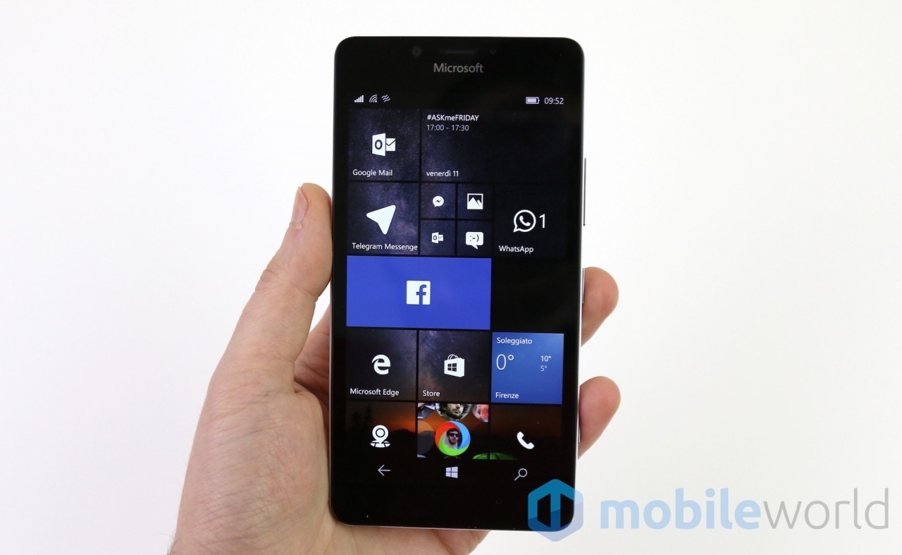 La linea Microsoft Surface vende bene, ma i Lumia calano del 49%