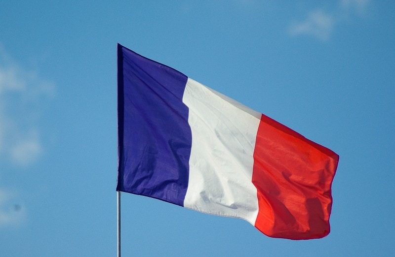 Contratti ingiusti con gli operatori: la Francia vuole 48,5 milioni da Apple