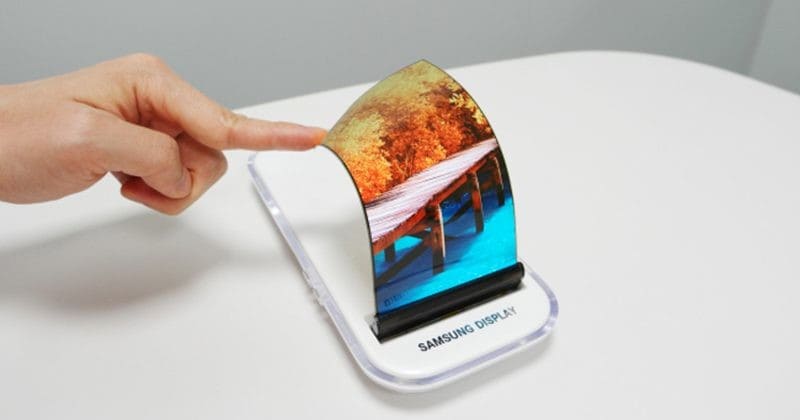 Il futuro di Samsung è flessibile: ecco un brevetto per uno smartphone/tablet pieghevole