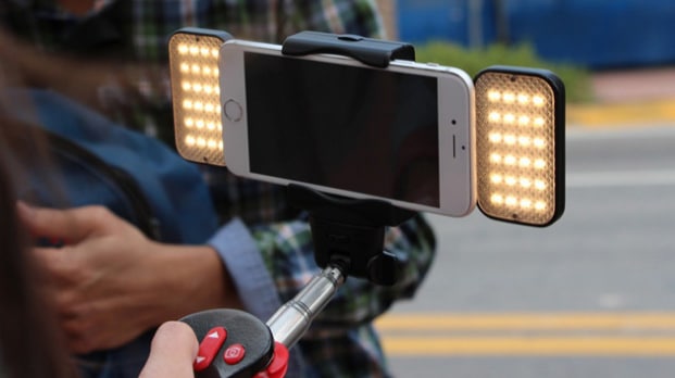 Come potremo fare a meno del selfie stick automatico? (video)