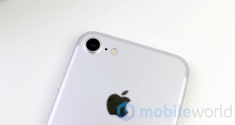 La fotocamera degli iPhone 7 è in zaffiro, ma così sottile da creparsi