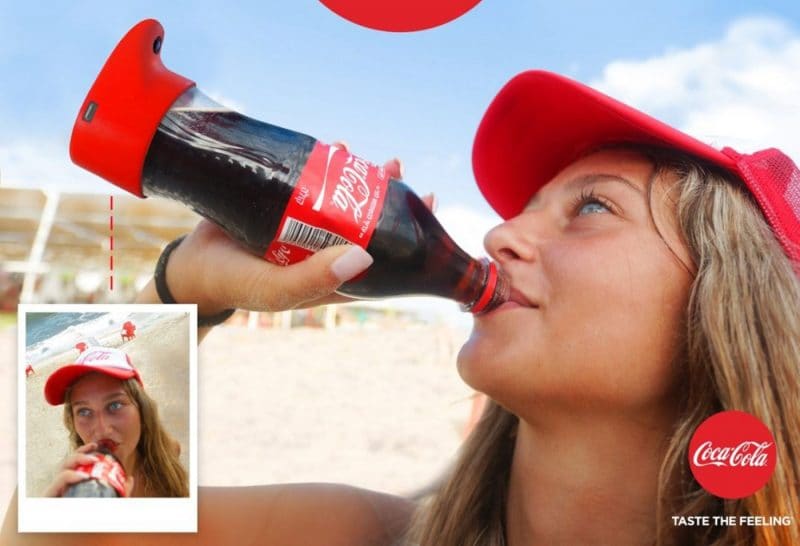 Coca Cola ha realizzato una bottiglia che scatta selfie