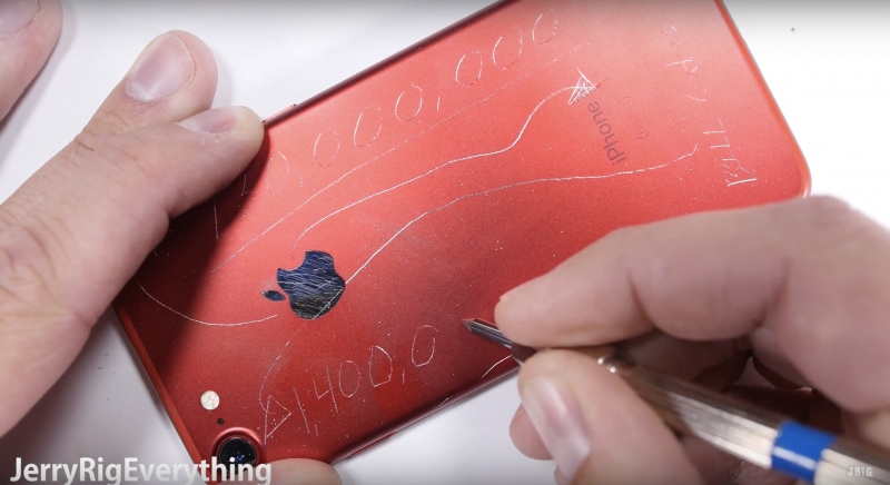 Ecco lo scratch test del nuovo iPhone 7 (PRODUCT)RED (video)