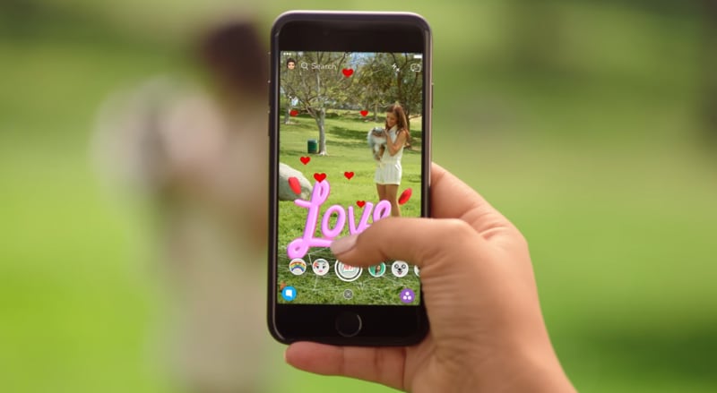 Riempite foto e video di oggetti in realtà aumentata con i nuovi filtri di Snapchat (video)