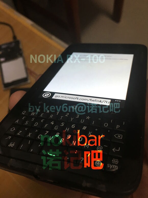 Dall&#039;oblio riaffiora un progetto del passato di Nokia: RX-100 con tastiera fisica (foto)