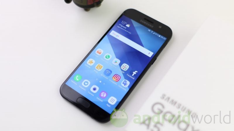 Samsung Galaxy A5 (2017) sta già ricevendo le patch di sicurezza di giugno in diversi paesi