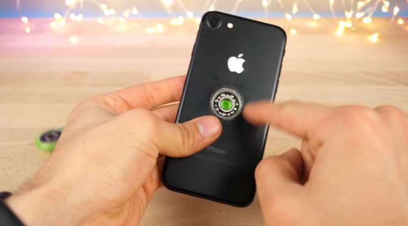 iPhone 7 trasformato in fidget spinner? Sì può fare, ma farà molto male... (video)