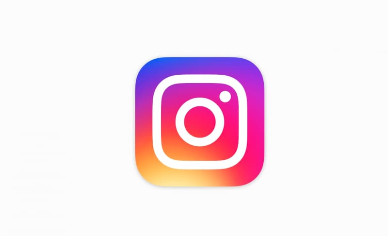Instagram si aggiorna per le vacanze: nuovi filtri, adesivi ed effetti per Superzoom