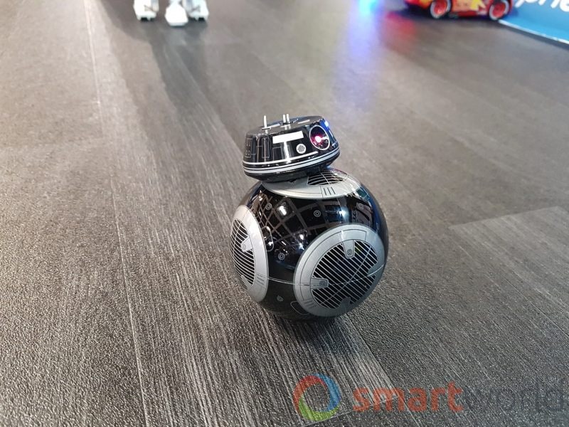 R2-D2, BB-9E, BB-8, Saetta McQueen: un giro allo stand Sphero all&#039;IFA di Berlino (foto e video)