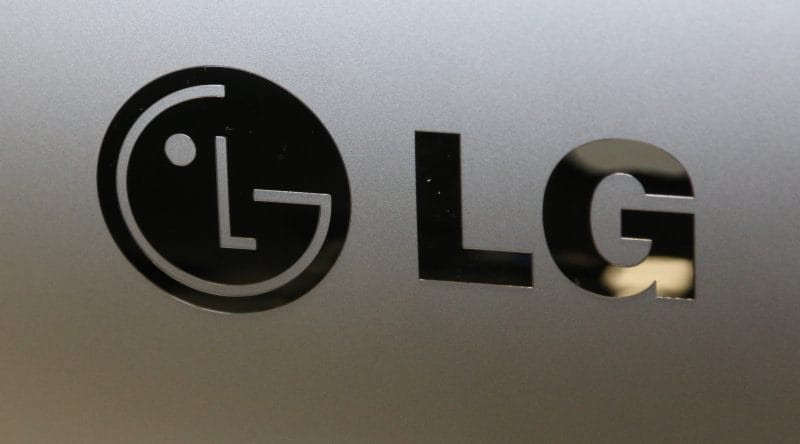 LG ha brevettato una futuristica &quot;penna smart&quot; con display estraibile e tantissimi sensori (foto)