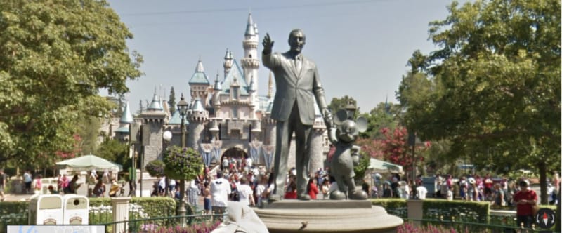 Non si è mai troppo grandi per un tour intensivo dei parchi Disney grazie a Google Street View (foto)
