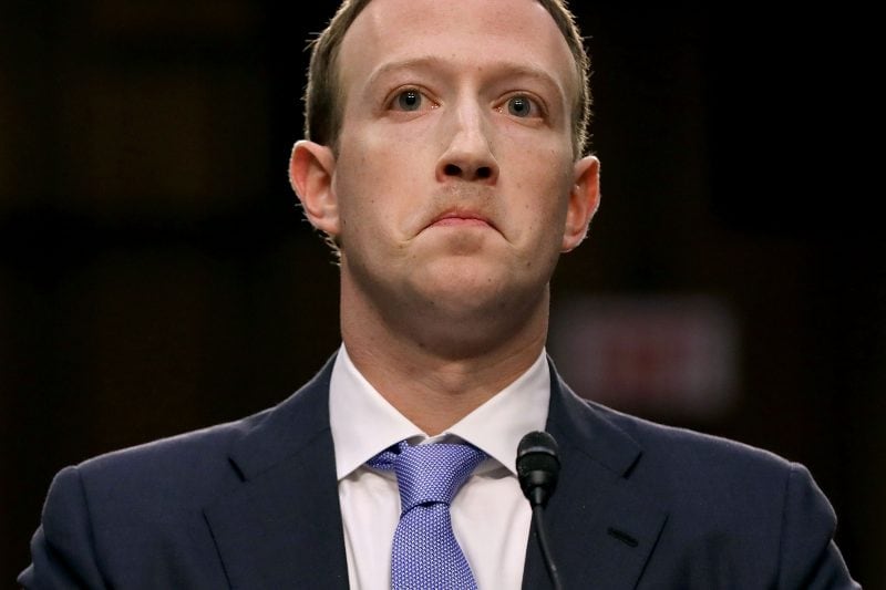 Mark Zuckerberg non esclude una versione a pagamento di Facebook ma nega l&#039;uso del microfono a fini pubblicitari