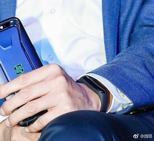 Il CEO di Xiaomi porta già al polso una Mi Band 3?