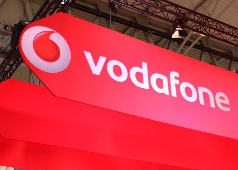 Vodafone offre ad alcuni già clienti 1.000 minuti e 30 GB a 6€, che poi diventeranno 8€ per minuti illimitati