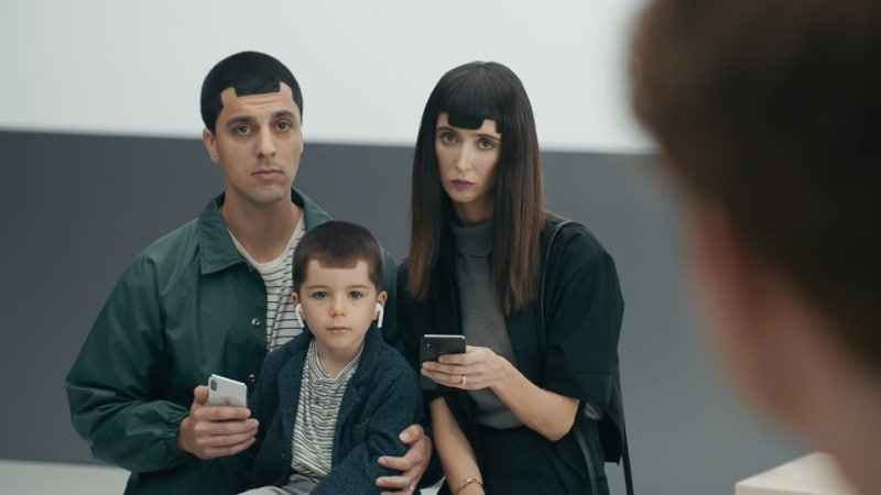 Samsung è un fiume in piena contro iPhone X: ecco a voi la famiglia-notch! (video)