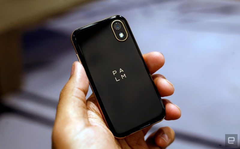 Il nuovo Palm è un (piccolo) smartphone che viene dal passato, nel senso più buono del termine (foto)