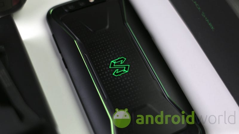 Chi ama gli smartphone muscolosi? Black Shark 3 5G è in arrivo con 12 GB di RAM e Snapdragon 865 (foto)