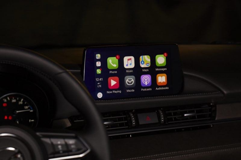 Il supporto ad Android Auto e CarPlay costerà carissimo sulle vecchie Mazda
