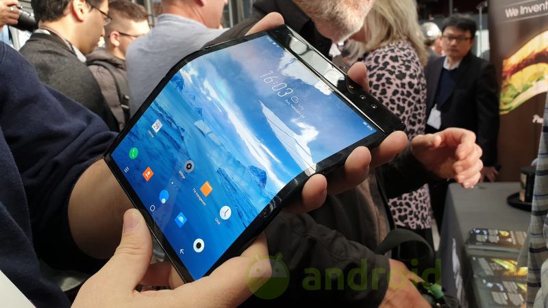 Anteprima Royole FlexPai, lo smartphone pieghevole che ha preceduto Samsung e Huawei