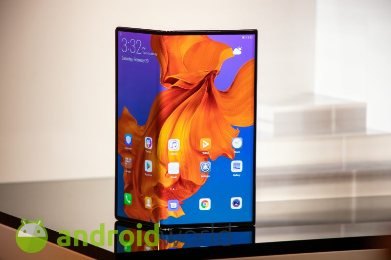 Huawei Mate X: siete proprio sicuri di voler sapere quanto costerebbe sostituire il display pieghevole?
