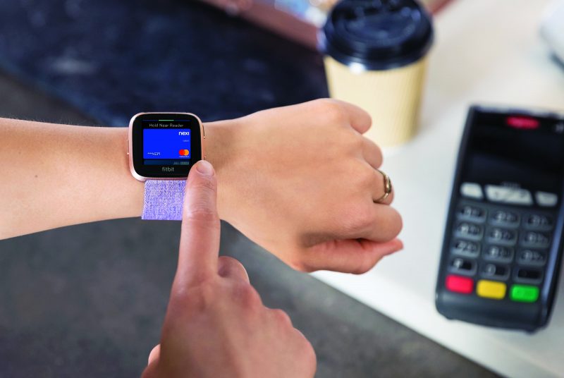 Fitbit Pay è ora disponibile per milioni di nuovi utenti in Italia, grazie a Nexi