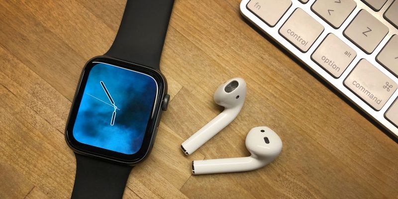 Il discreto fascino di Apple Watch e AirPods: supereranno le vendite di iPad e Mac entro il 2020 (foto)