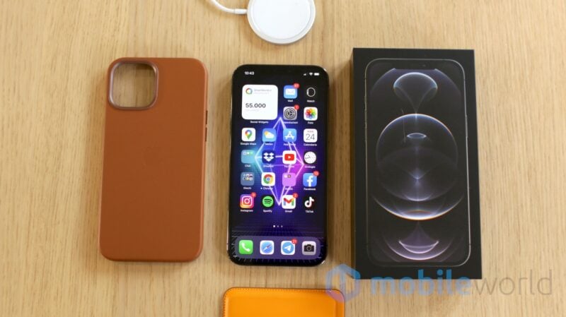 Gli iPhone 12 Pro e Pro Max arrivano nella Steve Jobs Limited Edition: belli e costosi (foto)