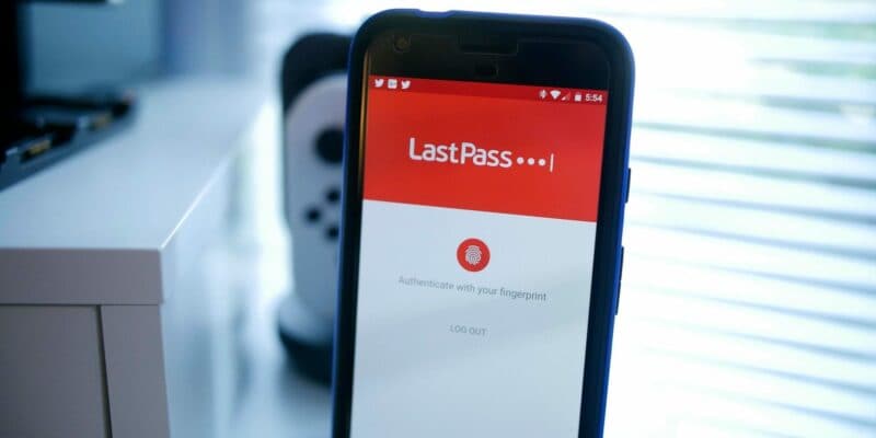 Brutte notizie per gli utilizzatori di LastPass, costretti a scegliere tra dispositivi mobili e computer